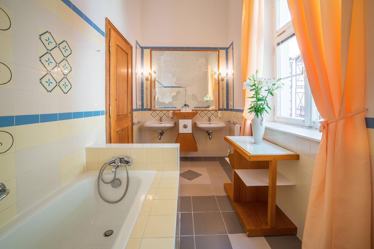 Hotel Three Lilies Inkl Aquaforum Františkovy Lázně Zewnętrze zdjęcie
