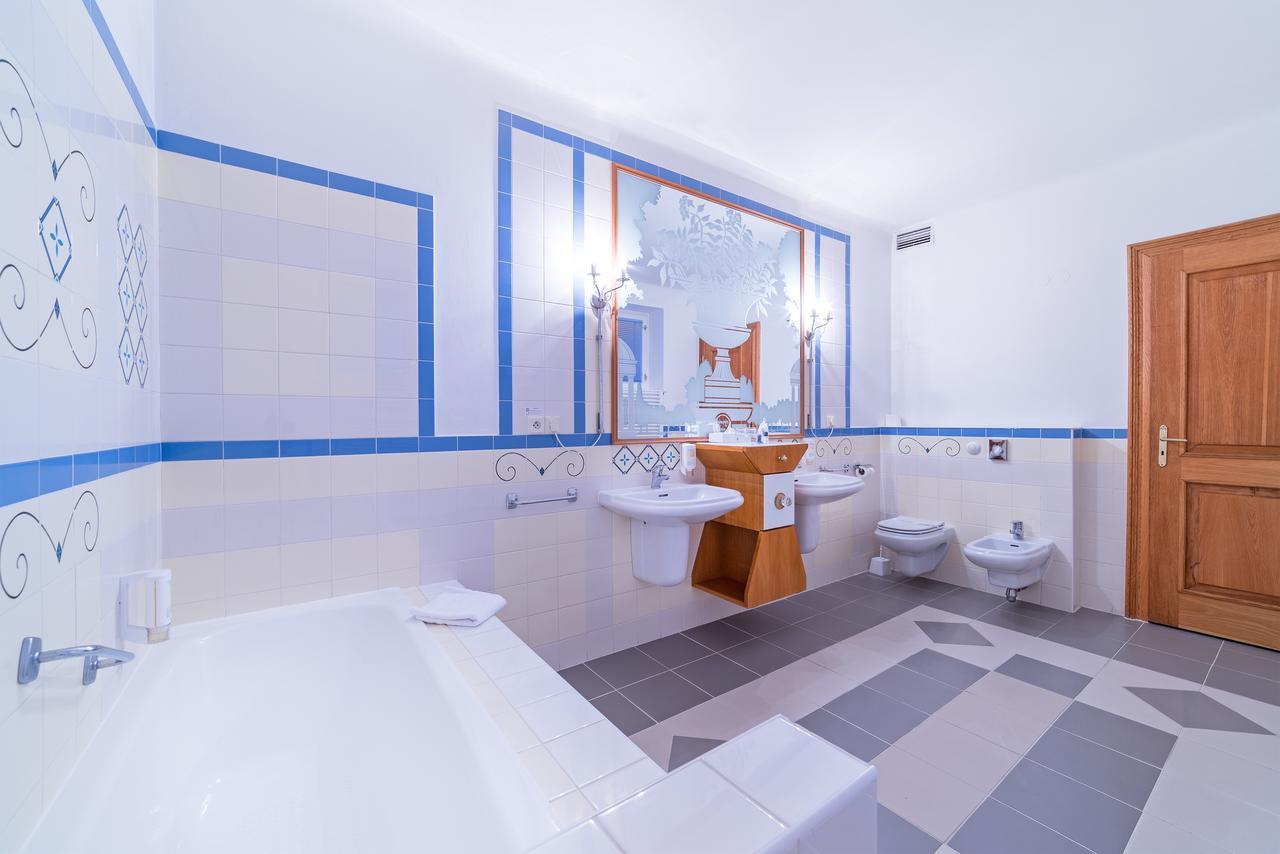 Hotel Three Lilies Inkl Aquaforum Františkovy Lázně Zewnętrze zdjęcie