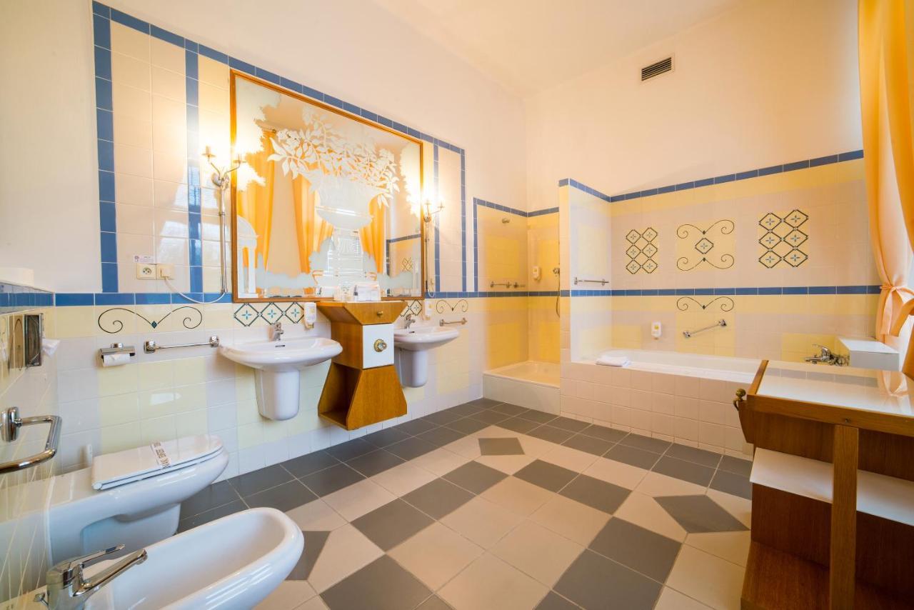 Hotel Three Lilies Inkl Aquaforum Františkovy Lázně Zewnętrze zdjęcie
