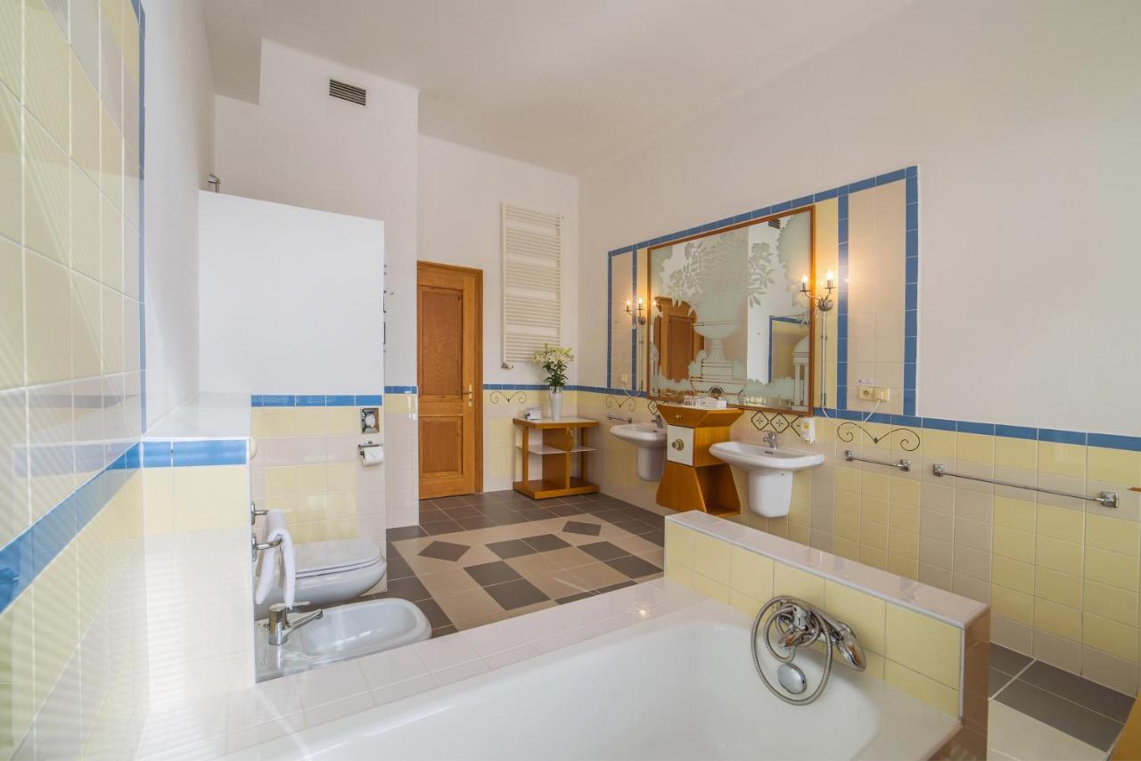 Hotel Three Lilies Inkl Aquaforum Františkovy Lázně Zewnętrze zdjęcie
